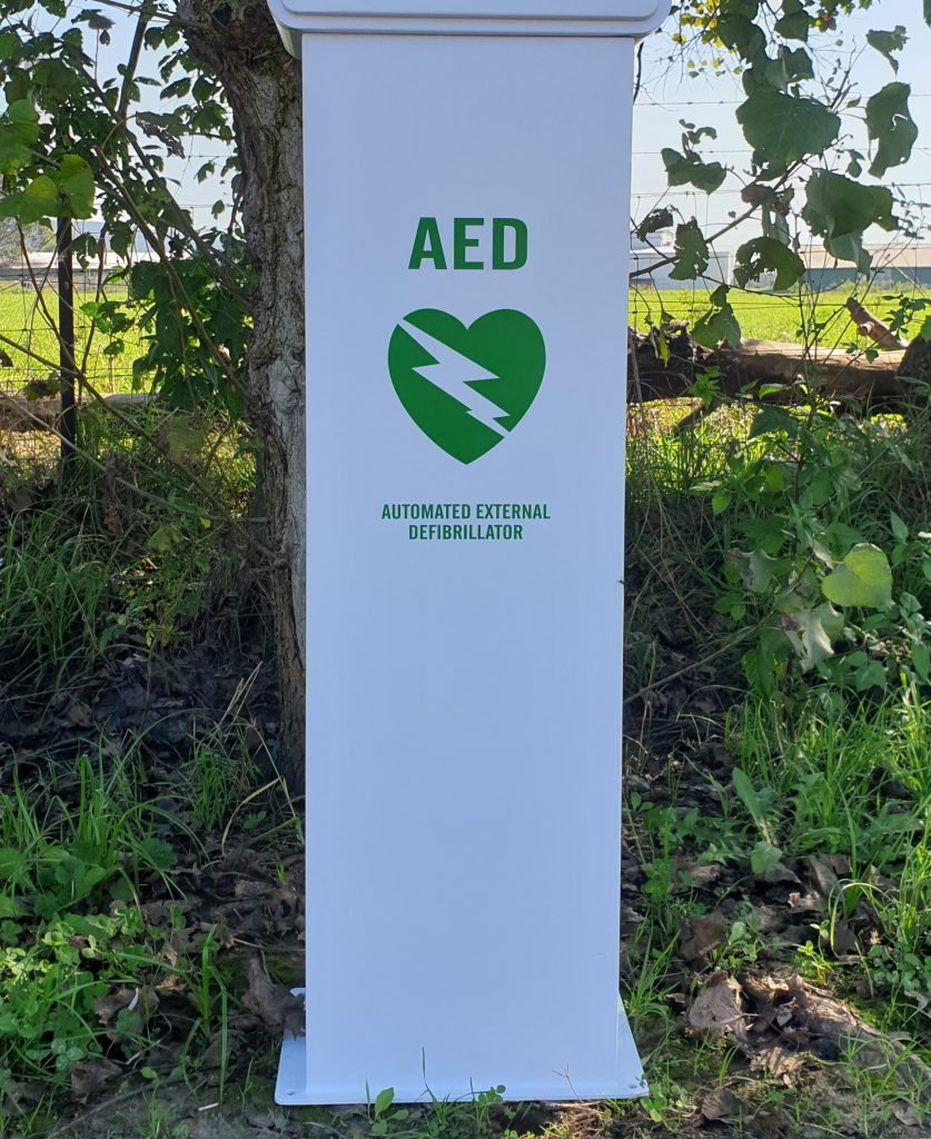 White Outdoor Galvanized Steel Aed Defibrillator Cabinet Stand